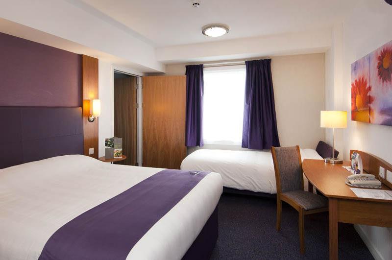 Premier Inn Ebbw Vale Extérieur photo